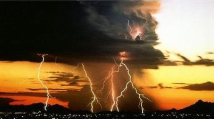 Uşak&rsquo;ta &Uuml;zerine Yıldırım D&uuml;şen Yaşlı Adam &Ouml;ld&uuml;