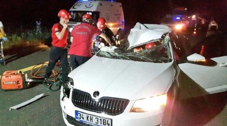 Tır Ile &Ccedil;arpışan Otomobilde 1 &Ouml;l&uuml;, 1 Yaralı