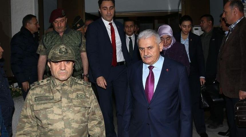 Başbakan Yıldırım&rsquo;dan, Şehit T&uuml;mgeneral Aydın&rsquo;ın Ailesine Taziye Ziyareti