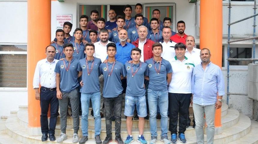 Alanya U16 Takımına &Ccedil;avuşoğlu&rsquo;dan Altın &Ouml;d&uuml;l&uuml;