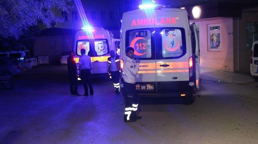 Polis Merkezi &Ouml;n&uuml;nde Zabıtalara Saldırı: 5 Yaralı