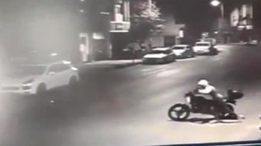 Sahur Vaktinde Motosikletin &Ccedil;alınması G&uuml;venlik Kamerasına Yansıdı