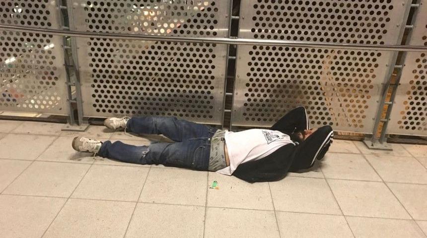 Uyuşturucu Kullanan Gencin İ&ccedil;ler Acısı Hali