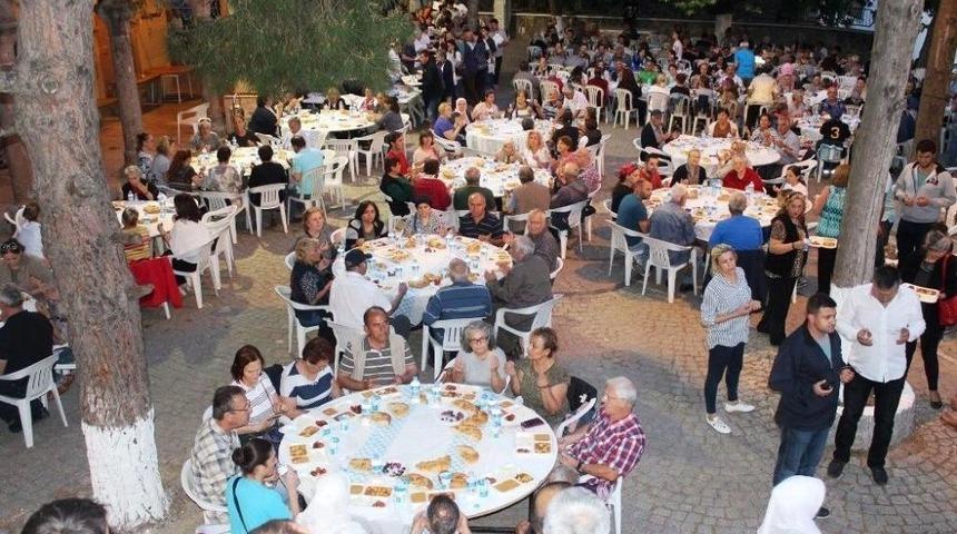 Ayvalık Belediyesi&rsquo;nden K&uuml;&ccedil;&uuml;kk&ouml;y&rsquo;de İftar
