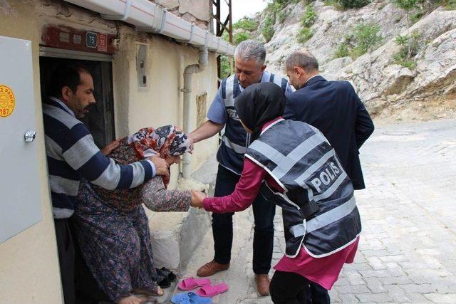 Yaşlı Kadını ’oğlun Gözaltına Alınacak’ Diye Dolandırdılar