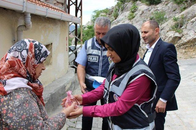 Yaşlı Kadını ’oğlun Gözaltına Alınacak’ Diye Dolandırdılar