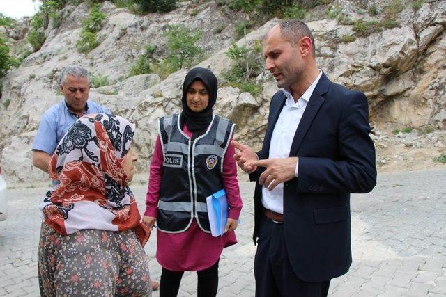 Yaşlı Kadını ’oğlun Gözaltına Alınacak’ Diye Dolandırdılar