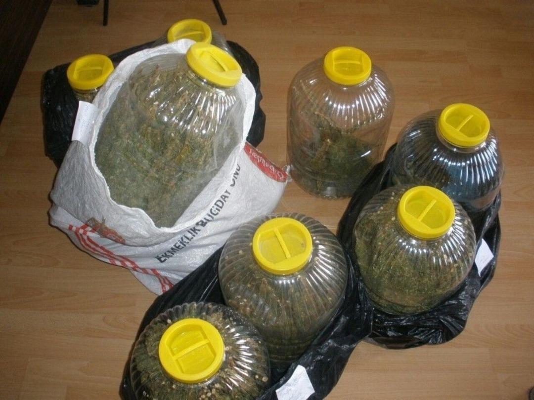 &Ouml;zel Harekat Kapıları Kırdı, "şans" Uyuşturucuları Buldu