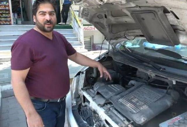 İtfaiyeden Otomobil Motorlarına Giren Yavru Kediyi Kurtarma Operasyonu 2