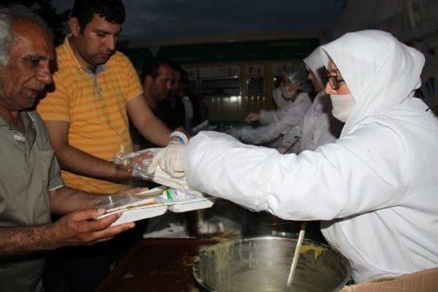 Beykoz Belediyesi, Komşuları Iftar Sofrasında Buluşturdu