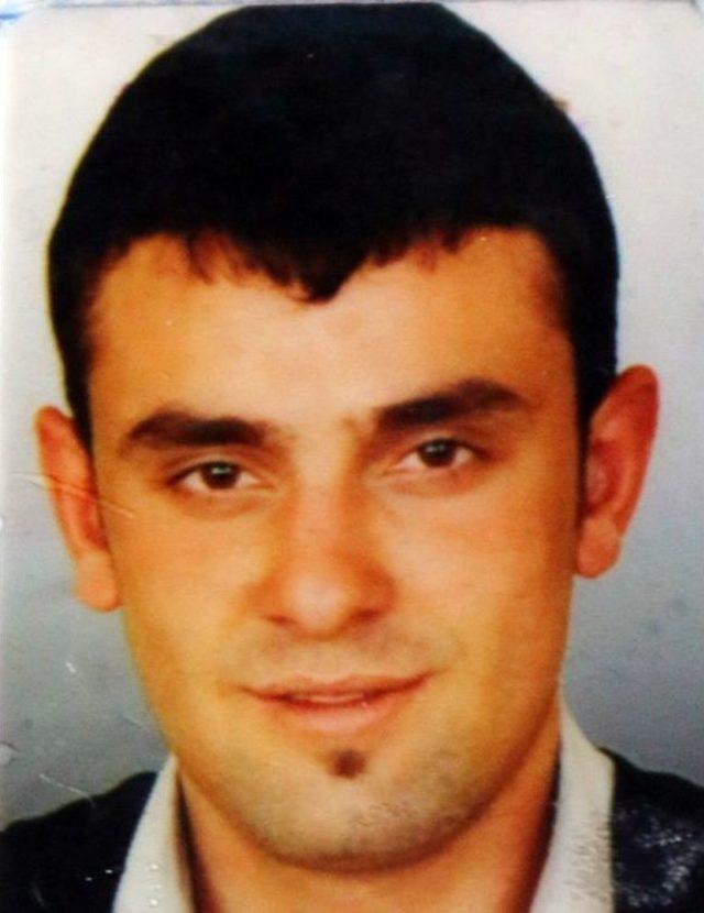 Kontrolden &Ccedil;ıkan Otomobil Su Kanalına U&ccedil;tu: 1 &Ouml;l&uuml; 1