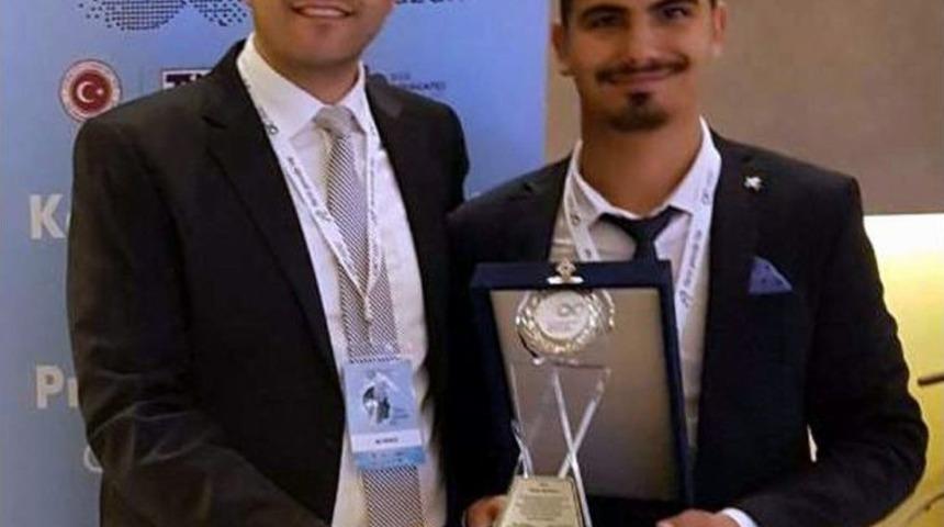 &Ccedil;ine Myo&rsquo;dan &Uuml;&ccedil;&uuml;nc&uuml;l&uuml;k &Ouml;d&uuml;l&uuml;