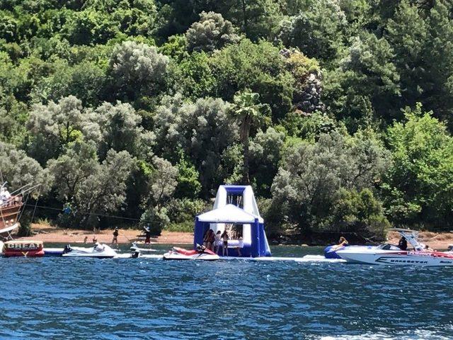 Dolar Milyarderinden Denizin Ortasında Su Parkı 1