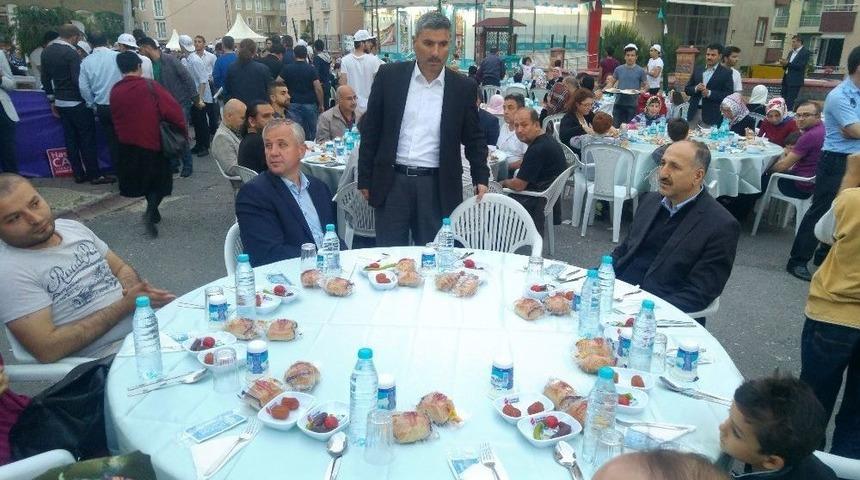 10 Mahalleden 10 Bin &Uuml;mraniyeli Sokak İftarında Buluştu