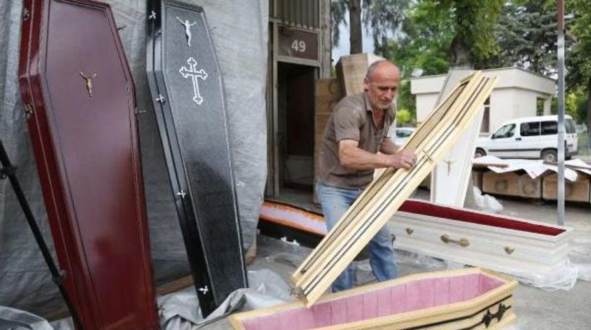 Ayhan Usta'nın D&uuml;nyası Tabutları