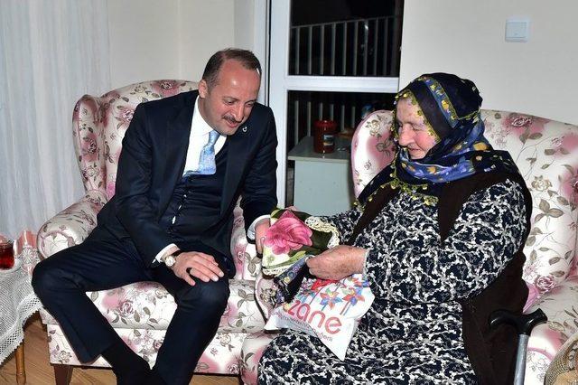 Mamak Belediye Başkanı Akgül, Aslı Ninenin Evine Konuk Oldu