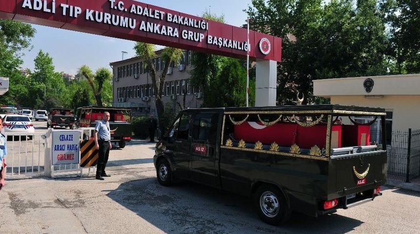 Şırnak&rsquo;ta Şehit Olan 6 Asker Kimlik Tespiti İ&ccedil;in Ankara Adli Tıp Kurumuna Getirildi