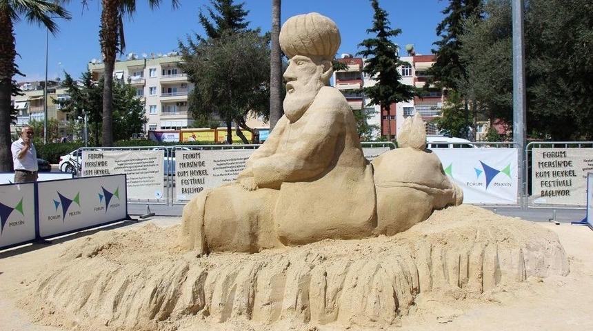 Kumdan Heykeller B&uuml;y&uuml;l&uuml;yor