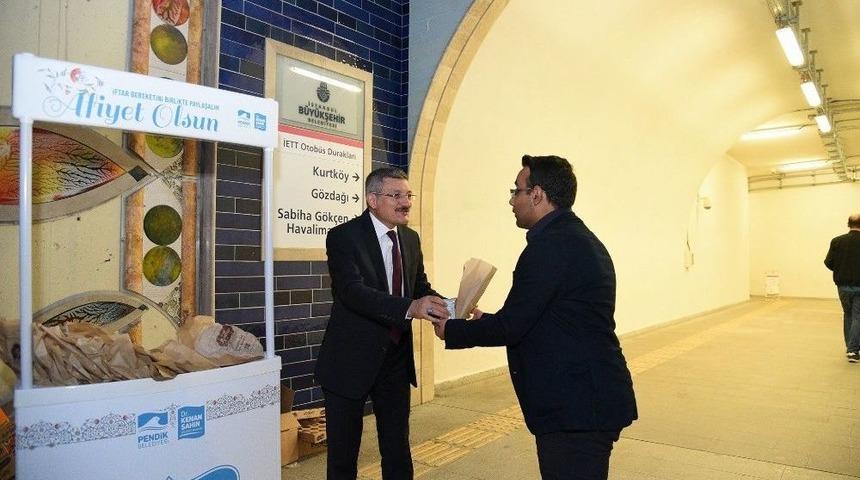 Metro&rsquo;da İftar S&uuml;rprizi