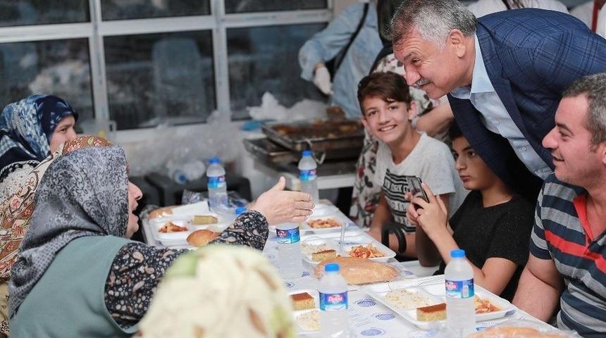 Seyhan&rsquo;da Her G&uuml;n Bir Mahallede İftar Sofrası Kuruluyor