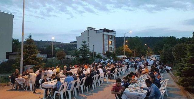 “toplu İftarlar Çocuklarımızı Eğitiyor”