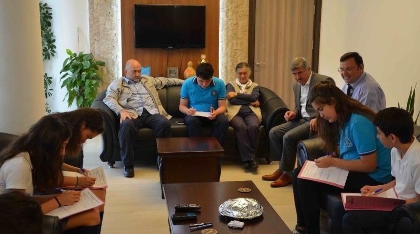 &Ouml;ğrenciler Başkan Ceylan İle R&ouml;portaj Yaptı