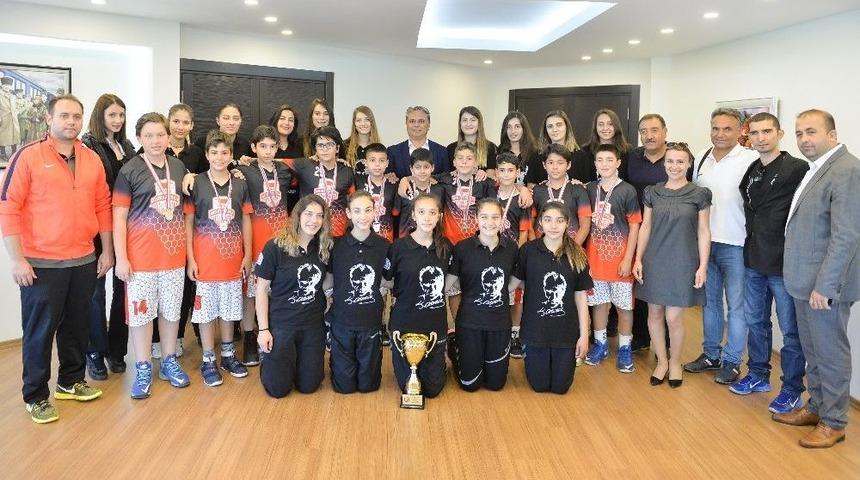 Şampiyonlar Muratpaşa&rsquo;da