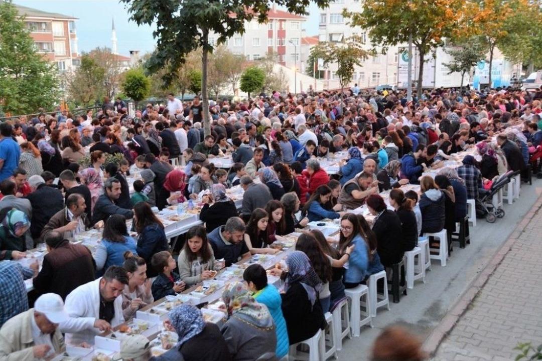 S&uuml;leymanpaşa Belediyesinden 100. Yıl Mahallesinde Dev İftar