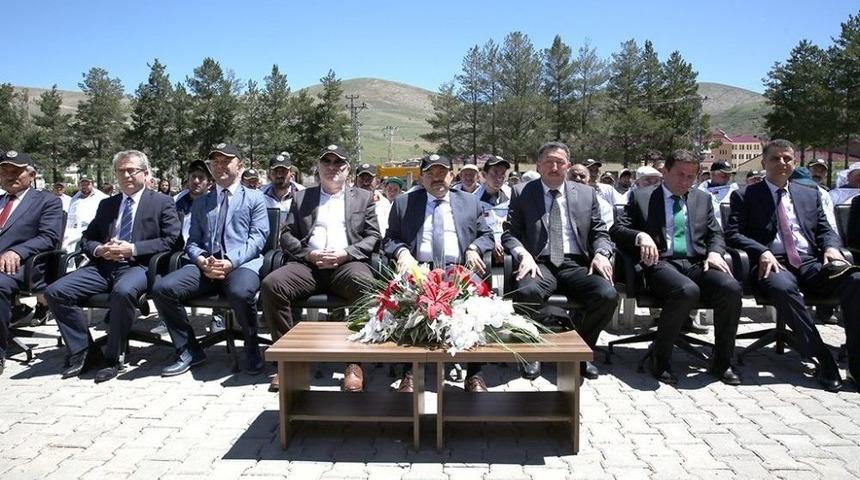 &Uuml;reticilere Bin 360 Adet Arılı Kovan Dağıtıldı