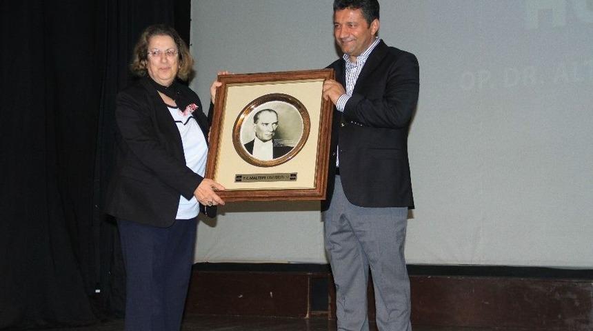 T&uuml;rkiye &Uuml;niversiteler Arası Tiyatro Festivali&rsquo;nde &Ouml;d&uuml;ller Sahiplerini Buldu