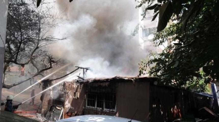 Beşiktaş'ta Gecekondu Yangını