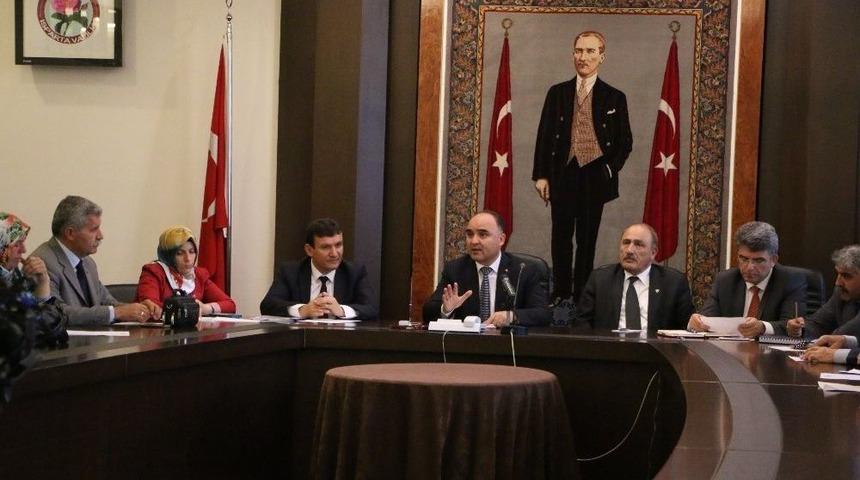 Vali G&uuml;naydın&rsquo;dan Velilere Adres Taşıyarak Kayıt Uyarısı