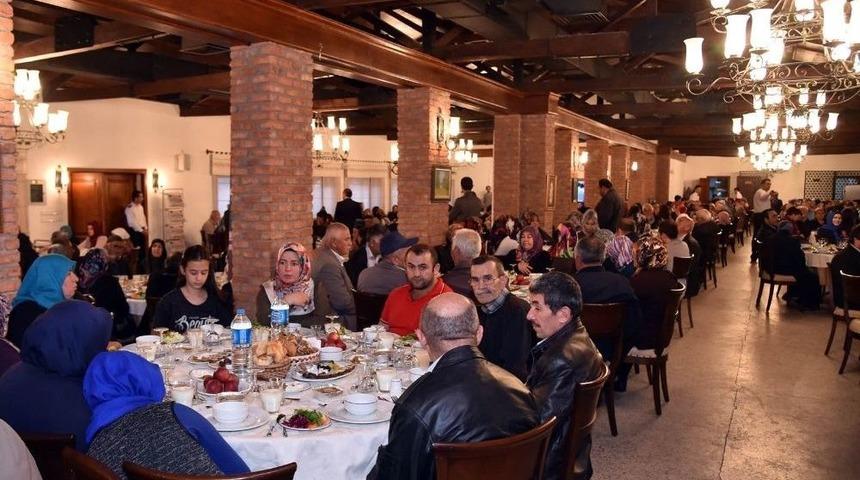 Başkan Tiryaki, Altındağlılarla İftar Sofrasında Buluştu