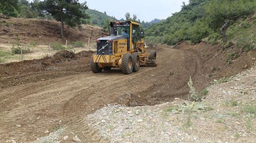 Ekipler Yoğun Yağışın İzlerini Siliyor