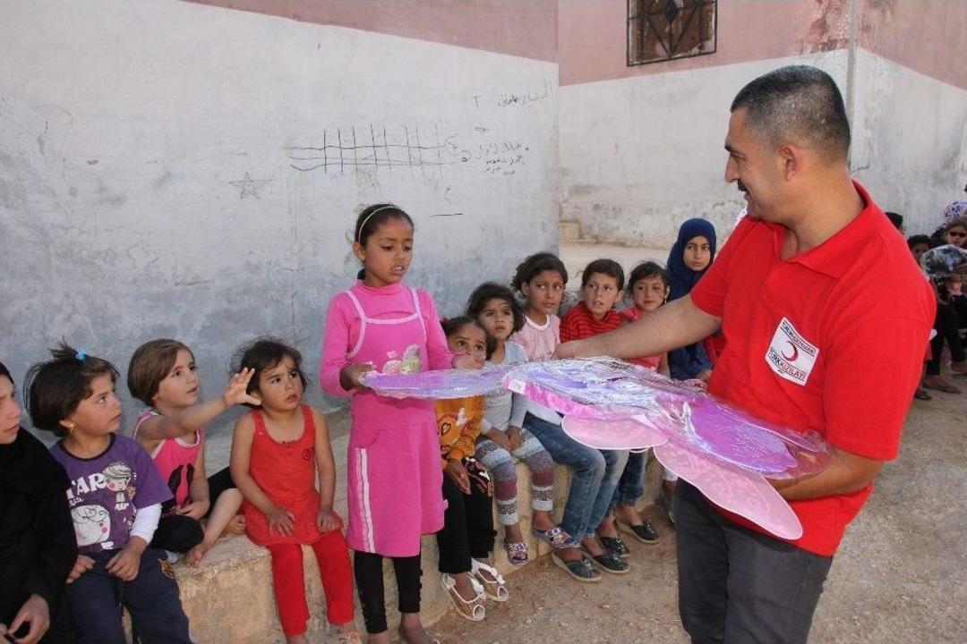 Kızılay&rsquo;dan Yetim &Ccedil;ocuklara Oyuncak