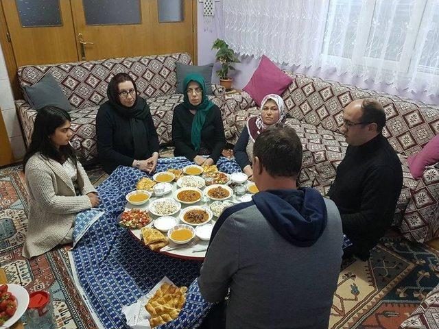 Şehit Ailesine İftar Konuğu Oldular 1