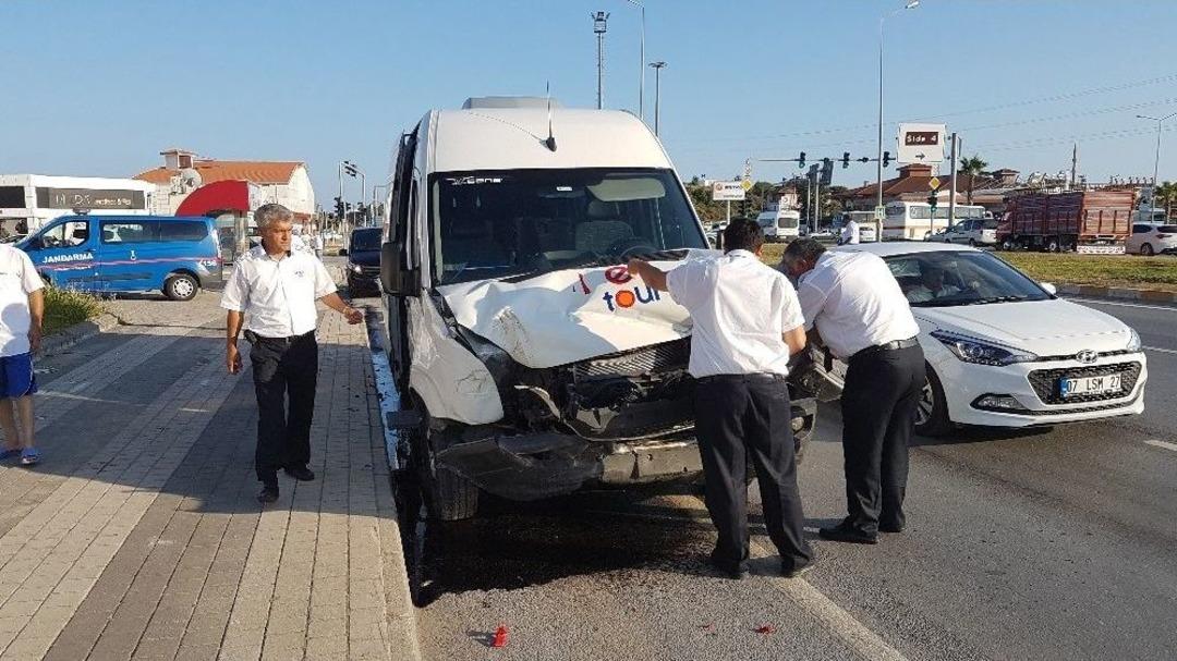 Antalya&rsquo;da Trafik Kazası: 5&rsquo;i Rus Turist 6 Yaralı
