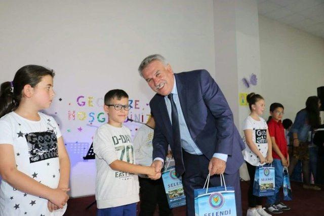 Selendili &Ccedil;ocuklardan Yıl Sonu G&ouml;sterisi 1