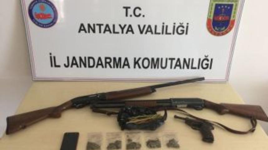 Alacak Verecek Meselesi Olduğu Şahsın Aracına Uyuşturucu Bırakıp İhbar Etti