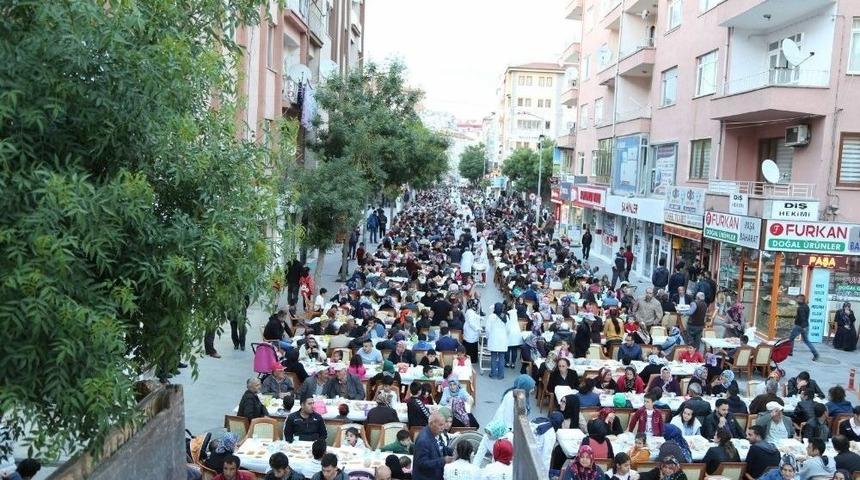 Niğde Belediyesi Mahalle İftarları D&uuml;zenliyor