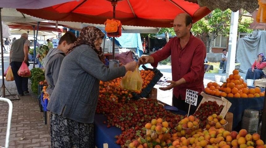 Yaz Meyveleri Tezgahları S&uuml;sl&uuml;yor