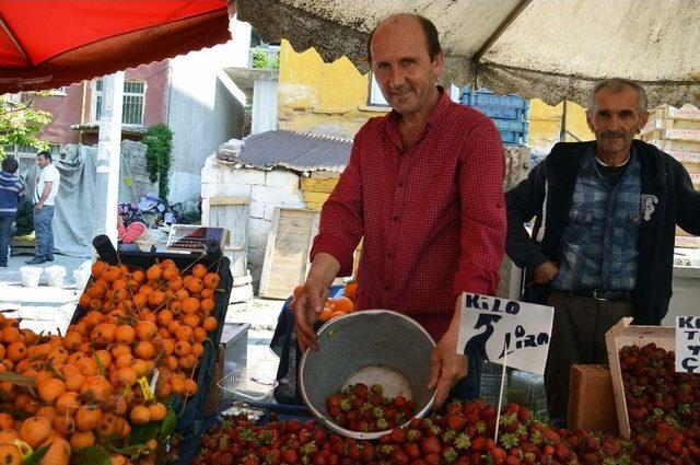 Yaz Meyveleri Tezgahları Süslüyor