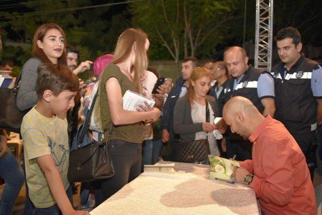 Tazeoğlu Manisalı Okuyucularıyla Buluştu