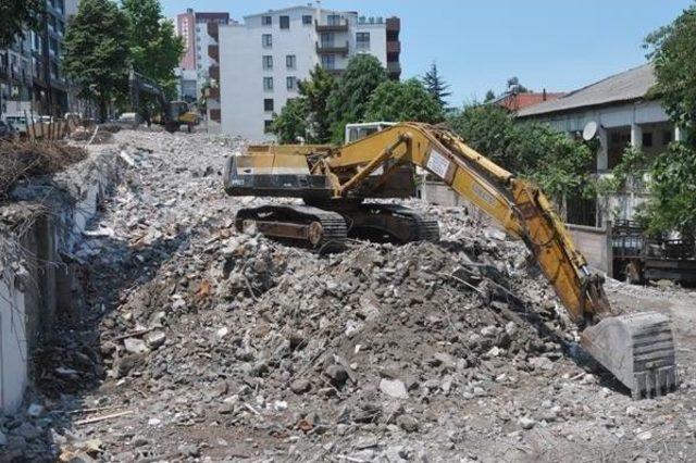 Eski Belediye Binası Tamamen Yıkıldı