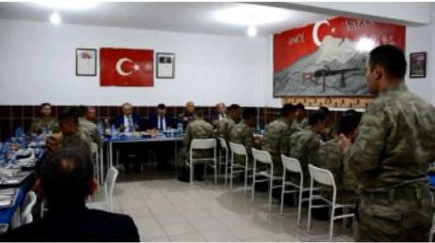 Vali Azizoğlu, Mehmet&ccedil;ikle İftar A&ccedil;tı