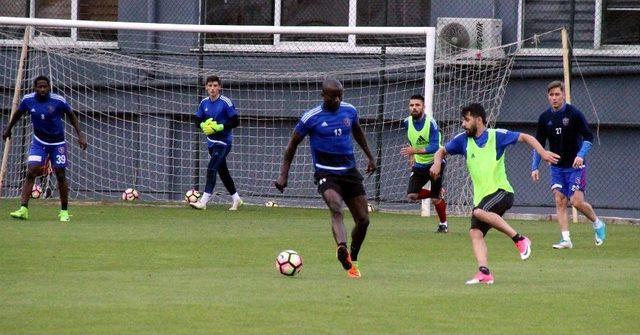 Karabükspor 10 Eksikle Akhisar’a Gitti