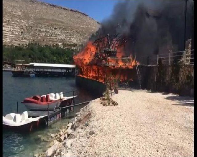 Halfeti’De Duba Restoran Yandı