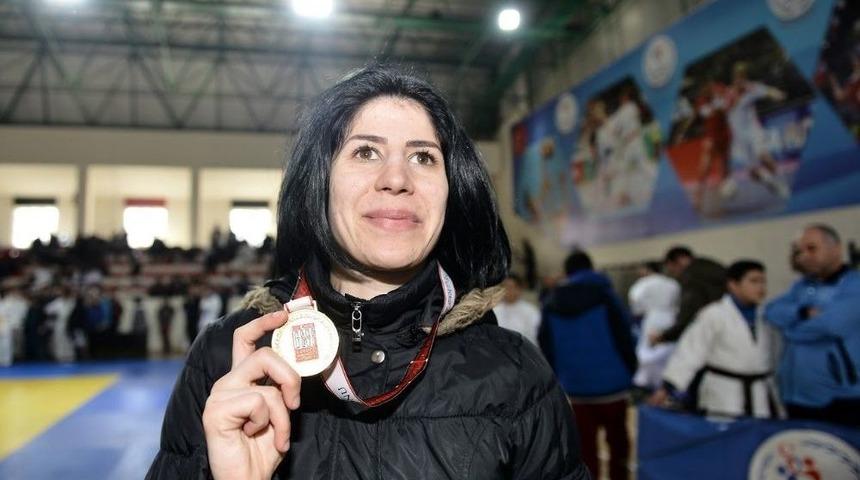 Hayatındaki Engelleri Judo İle Kaldırdı