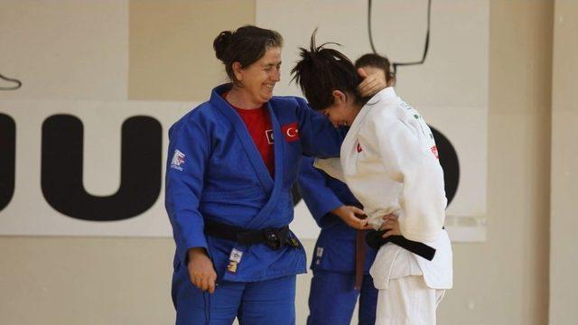 Hayatındaki Engelleri Judo İle Kaldırdı