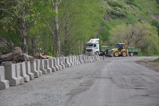 Belediye’den Hafriyat Dökümüne Beton Bariyerli Engel